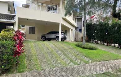 Imagem: A casa em condomínio possui 3 Dormitórios, 3 Suítes, 5 Banheiros