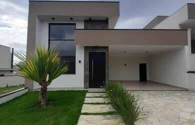 Imagem: A casa em condomínio possui 3 Dormitórios, 2 Suítes, 4 Banheiros