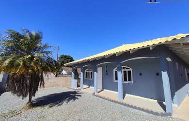 Imagem: A casa possui 2 Dormitórios, 2 Suítes, 1 Banheiro, 1 Vaga