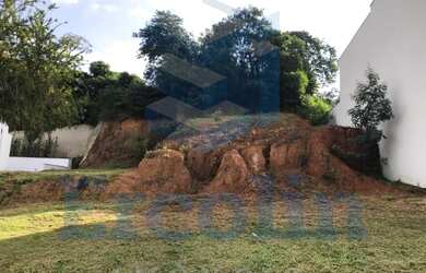 Imagem: O terreno possui 300m² de Área Privada e está localizado