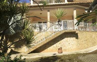 Imagem: A chácara possui 3 Dormitórios, 3 Suítes, 1 Banheiro, 20