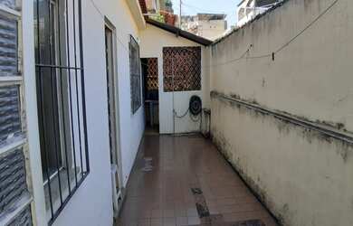 Imagem: A casa possui 2 Dormitórios, 2 Banheiros e 2 Vagas na garagem