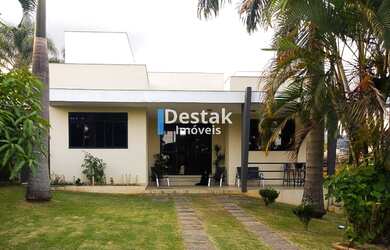 Imagem 2: 4 dormitórios, 1 suítes, 3 banheiro, 3 vagas na garagem