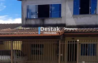 Imagem: A casa possui 4 Dormitórios, 2 Banheiros, 2 Vagas na garagem