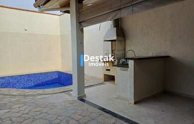 Imagem: A casa à venda possui 3 Dormitórios, 1 Suíte, 3 Banheiros