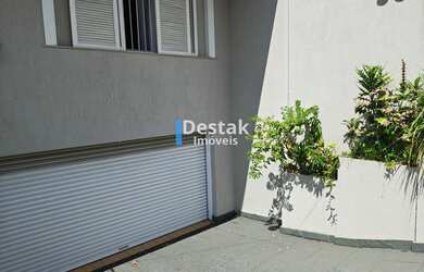 Imagem: A casa possui 3 Dormitórios, 3 Suítes, 4 Banheiros, 5 Vagas