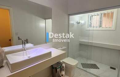 Imagem 8: 4 dormitórios, 1 suítes, 3 banheiro, 3 vagas na garagem, 220M² de Área...