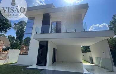 Imagem: A casa em condomínio possui 3 Dormitórios, 3 Suítes, 4 Banheiros