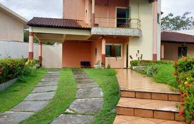 Imagem: A casa possui 3 Dormitórios, 1 Suíte, 4 Banheiros, 4 Vagas