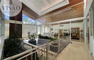 Imagem: A casa possui 4 Dormitórios, 4 Suítes, 5 Vagas na garagem