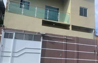 Imagem: A casa possui 2 Dormitórios, 2 Banheiros, 2 Vagas na garagem