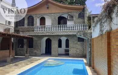 Imagem: A casa possui 5 Dormitórios, 2 Suítes e 440m² de Área Privada