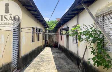 Imagem: O terreno possui 6 Dormitórios, 4 Suítes, 5 Banheiros e 334m²