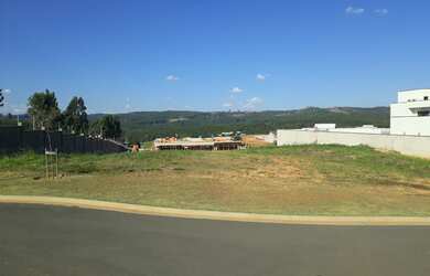 Imagem: O terreno à venda possui e está localizado em Loteamento