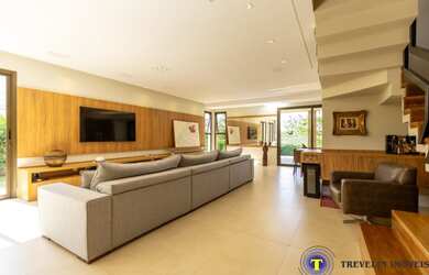 Imagem: A casa em condomínio possui 3 Dormitórios, 3 Suítes, 5 Banheiros