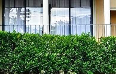 Imagem: A casa em condomínio possui 4 Dormitórios, 4 Suítes, 6 Banheiros