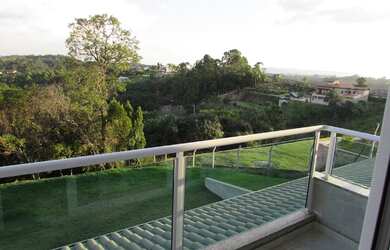 Imagem: A chácara possui 3 Dormitórios, 3 Suítes, 1 Banheiro, 1 Vaga