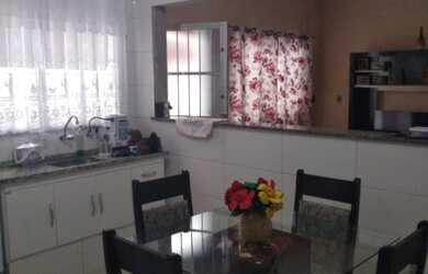 Imagem: A casa possui 2 Dormitórios, 1 Banheiro, 128m² de Área e