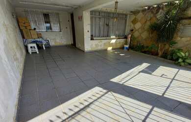 Imagem: A casa possui 2 Dormitórios, 1 Banheiro, 1 Vaga na garagem