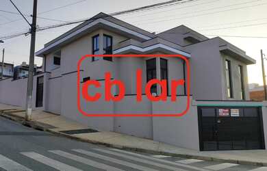 Imagem: A casa possui 3 Dormitórios, 3 Suítes, 4 Vagas na garagem