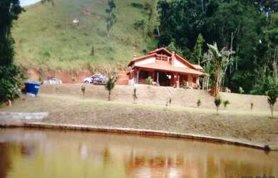 Imagem: A fazenda possui 3 Dormitórios, 310.000m² de Área, 160m²