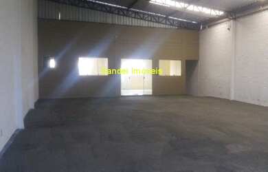 Imagem: O depósito possui 2 Banheiros, 250m² de Área e 410m² de