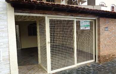 Imagem: A casa possui 3 Dormitórios, 1 Suíte, 2 Banheiros, 1 Vaga