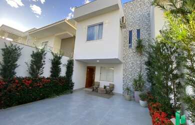 Imagem: A casa possui 3 Dormitórios, 1 Suíte, 1 Banheiro, 2 Vagas