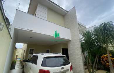 Imagem: A casa possui 4 Dormitórios, 3 Suítes, 6 Banheiros, 2 Vagas