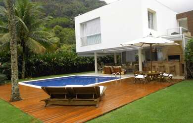 Imagem: A casa em condomínio possui 5 Dormitórios, 5 Suítes, 6 Banheiros