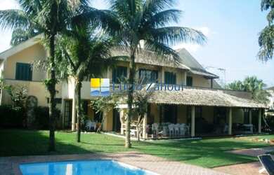 Imagem: A casa em condomínio possui 5 Dormitórios, 5 Suítes, 6 Banheiros