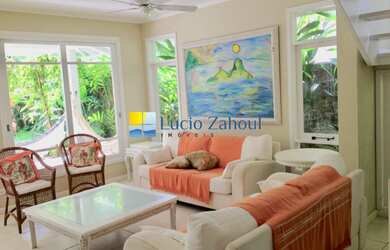 Imagem: A casa em condomínio possui 5 Dormitórios, 5 Suítes, 6 Banheiros