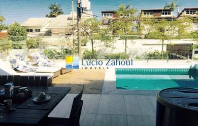 Imagem: A casa em condomínio possui 5 Dormitórios, 5 Suítes, 6 Banheiros