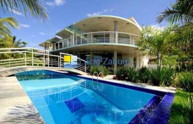 Imagem: A casa possui 6 Dormitórios, 6 Suítes, 8 Banheiros, 6 Vagas