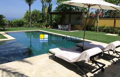 Imagem: A casa em condomínio possui 5 Dormitórios, 5 Suítes, 6 Banheiros