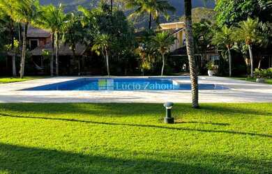 Imagem: A casa em condomínio possui 5 Dormitórios, 5 Suítes, 6 Banheiros