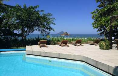 Imagem: A casa em condomínio possui 4 Dormitórios, 2 Suítes, 3 Banheiros