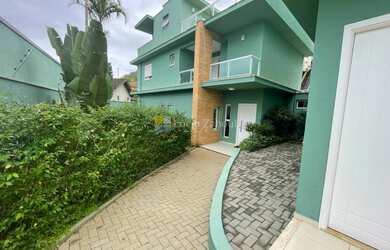 Imagem: A casa em condomínio possui 5 Dormitórios, 3 Suítes, 5 Banheiros