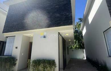 Imagem: A casa em condomínio possui 3 Dormitórios, 3 Suítes, 4 Banheiros