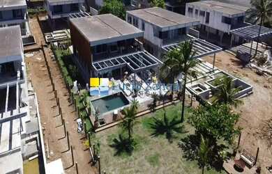 Imagem: A casa em condomínio possui 5 Dormitórios, 5 Suítes, 6 Banheiros