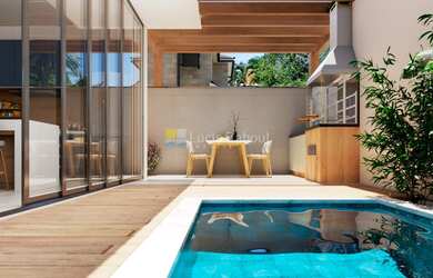 Imagem: A casa em condomínio possui 4 Dormitórios, 4 Suítes, 5 Banheiros