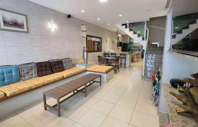 Imagem: A casa em condomínio possui 4 Dormitórios, 1 Suíte, 3 Banheiros