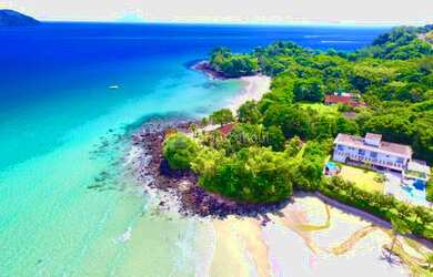 Imagem: A casa em condomínio possui 6 Dormitórios, 6 Suítes, 7 Banheiros