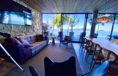 Imagem 1: Casa Cinematográfica com Vista para as Ilhas Frente ao Mar na Praia Preta