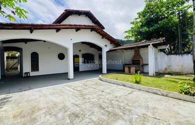 Imagem: A casa possui 4 Dormitórios, 2 Suítes, 5 Banheiros, 3 Vagas