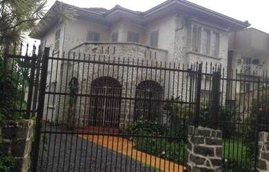 Imagem: A casa possui 4 Dormitórios, 2 Banheiros, 904m² de Área