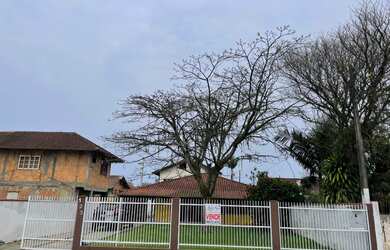 Imagem: Casa com terreno amplo no Bairro Comasa, localizada em uma das