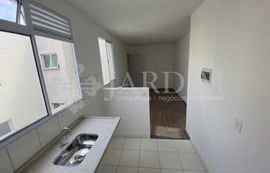 Imagem: O apartamento possui 2 Dormitórios, 1 Banheiro, 2 Vagas na