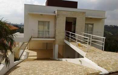 Imagem: A casa possui 3 Dormitórios, 3 Suítes, 4 Banheiros, 500m²