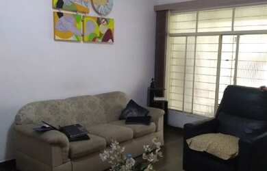 Imagem: A casa possui 3 Dormitórios, 2 Suítes, 3 Banheiros, 2 Vagas